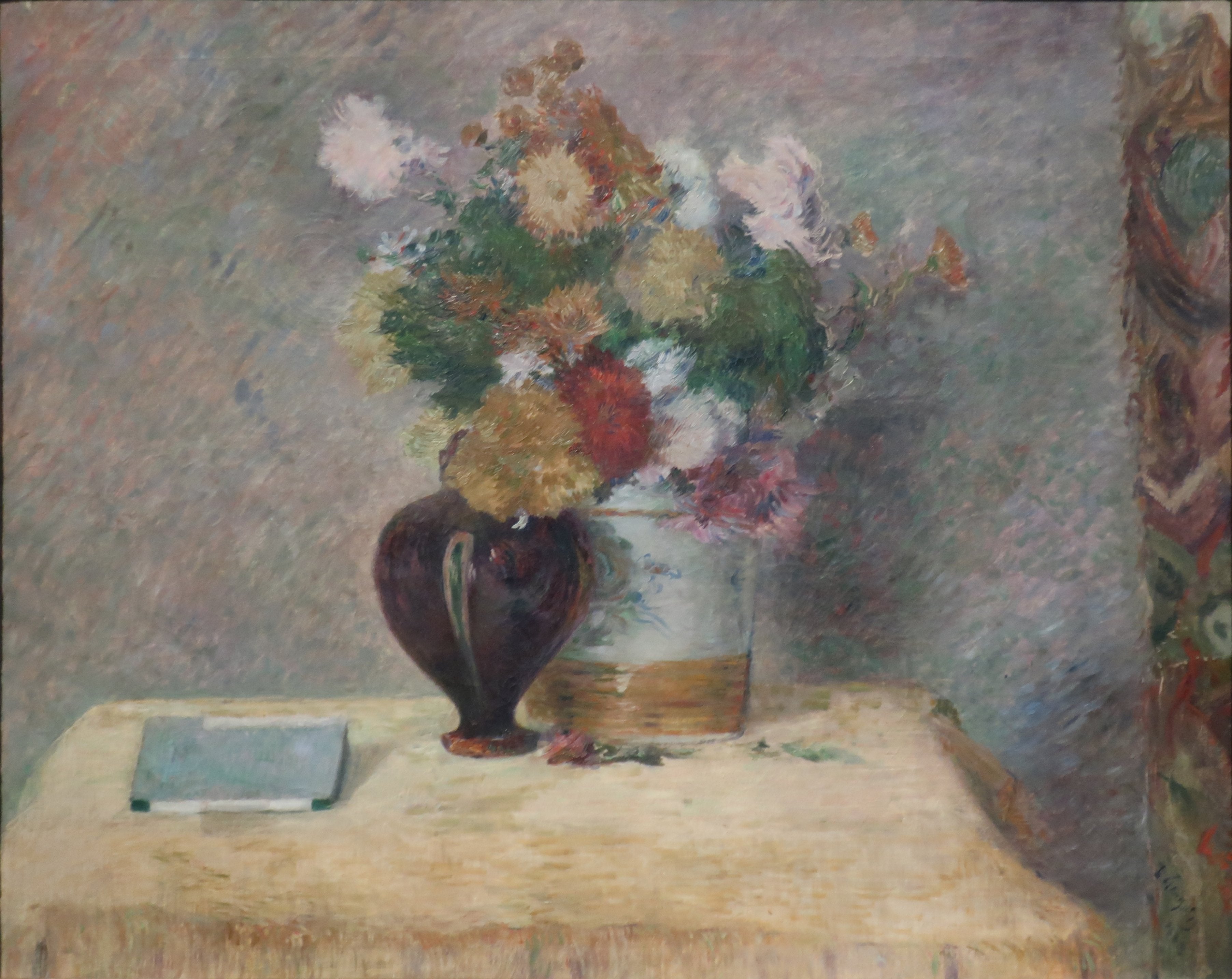 Kukat ja japanilainen kirja pöydällä - Paul Gauguin