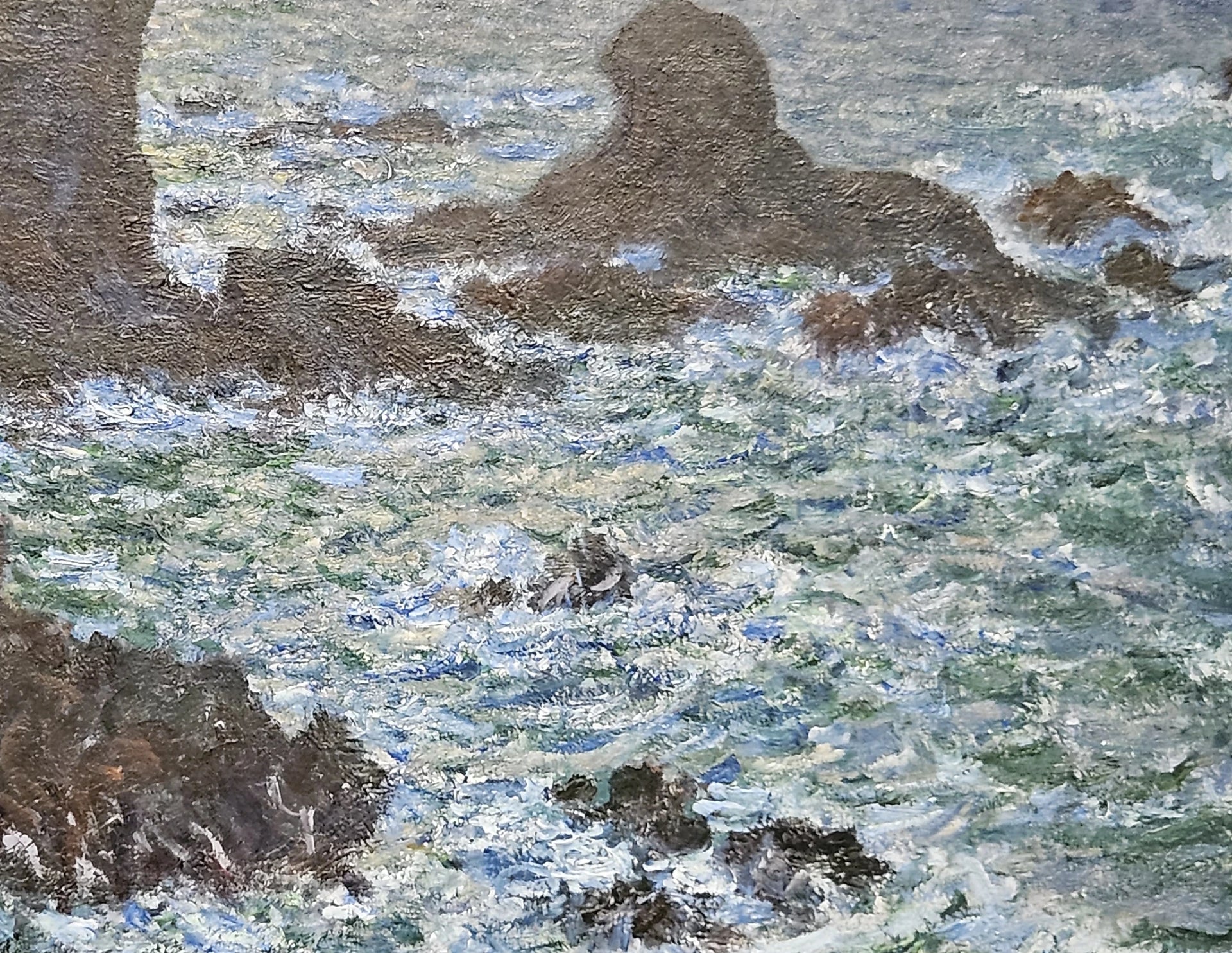 Détail réel du Rocher du Lion et de l’écume dans Port-Coton, photographié au musée