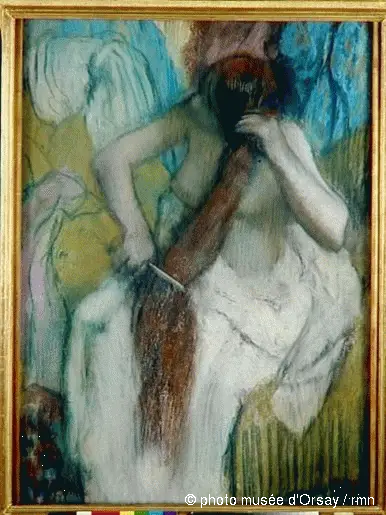 Nainen laittamassa hiuksiaan - Edgar Degas
