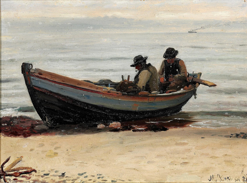 Kaksi kalastajaa korjaa verkkojaan veneessään rannalla. - Michael Peter Ancher