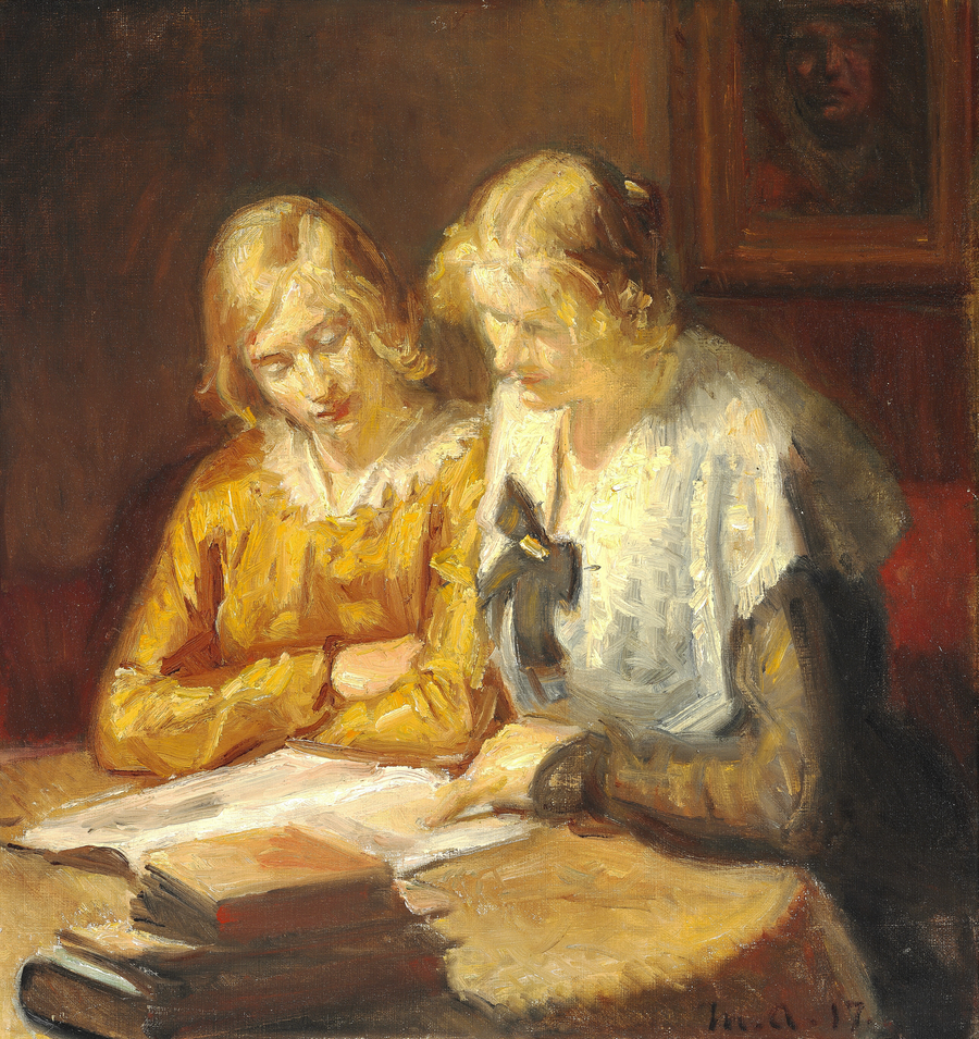 Kaksi nuorta naista istuu pöydän ääressä ja lukee kirjaa - Michael Peter Ancher
