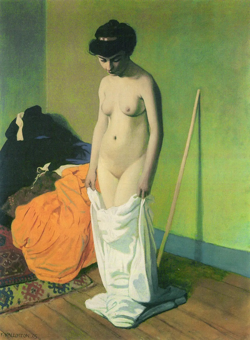 Nainen seisoo alasti pitäen paitansa molemmilla käsillään - Félix Vallotton
