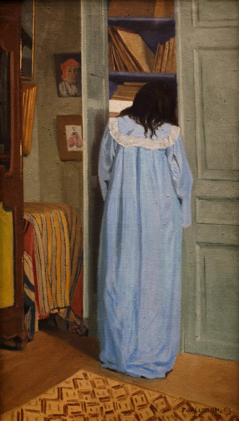 Sisätila, nainen sinisessä etsimässä vaatekaapista - Félix Vallotton