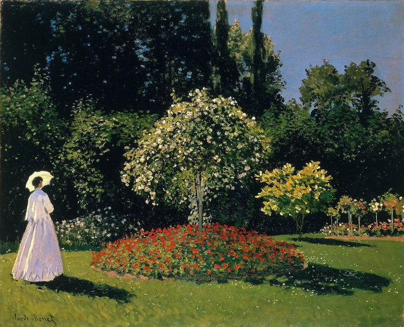 Valkopukuinen nainen puutarhassa - Claude Monet