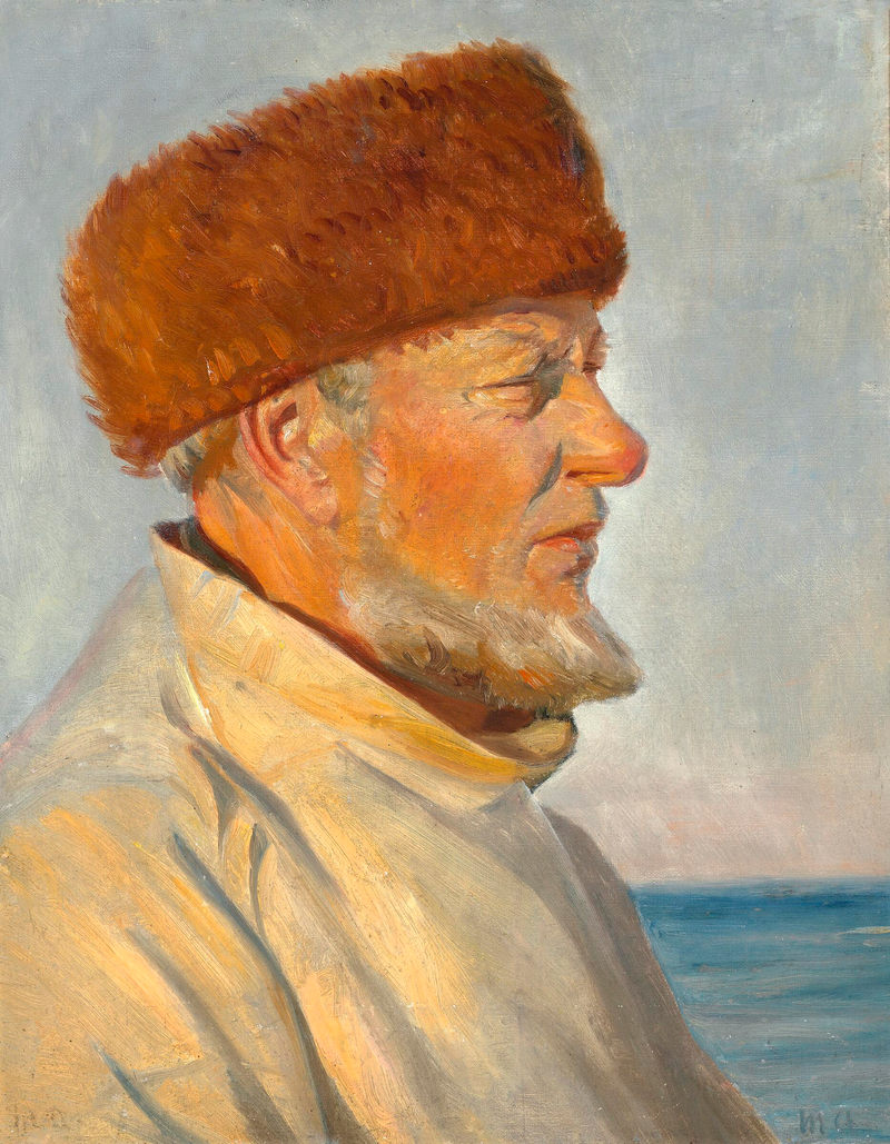 Skagenilainen kalastaja turkislakki päässään ottamassa aurinkoa rannalla. - Michael Peter Ancher